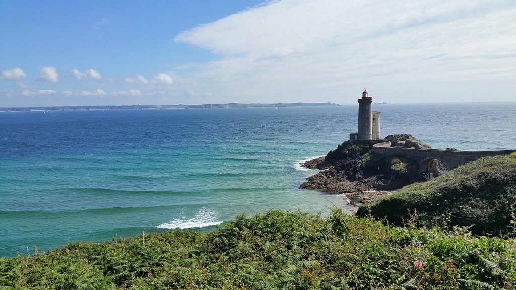 rade de Brest au bout de laquelle se trouve un phare